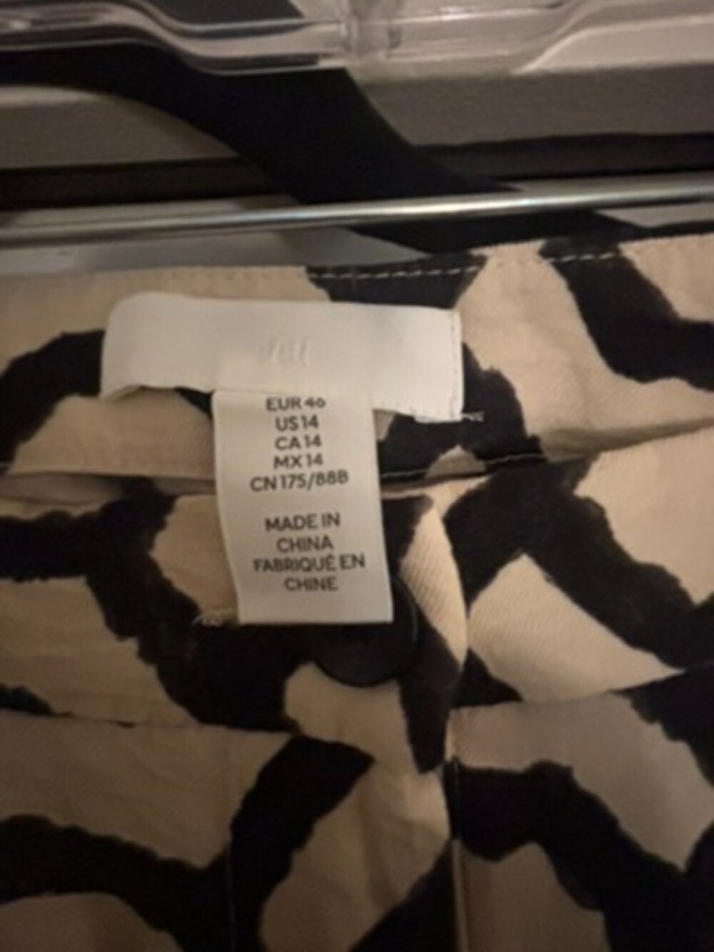 H&M Lightweight Pants with Fun Pattern - Picture 4 of 4